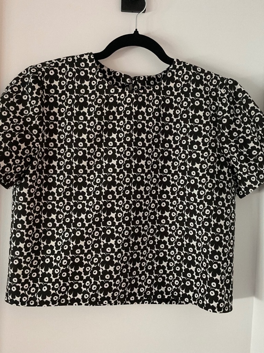 Unique Marimekko Unikko short top size 6 / M